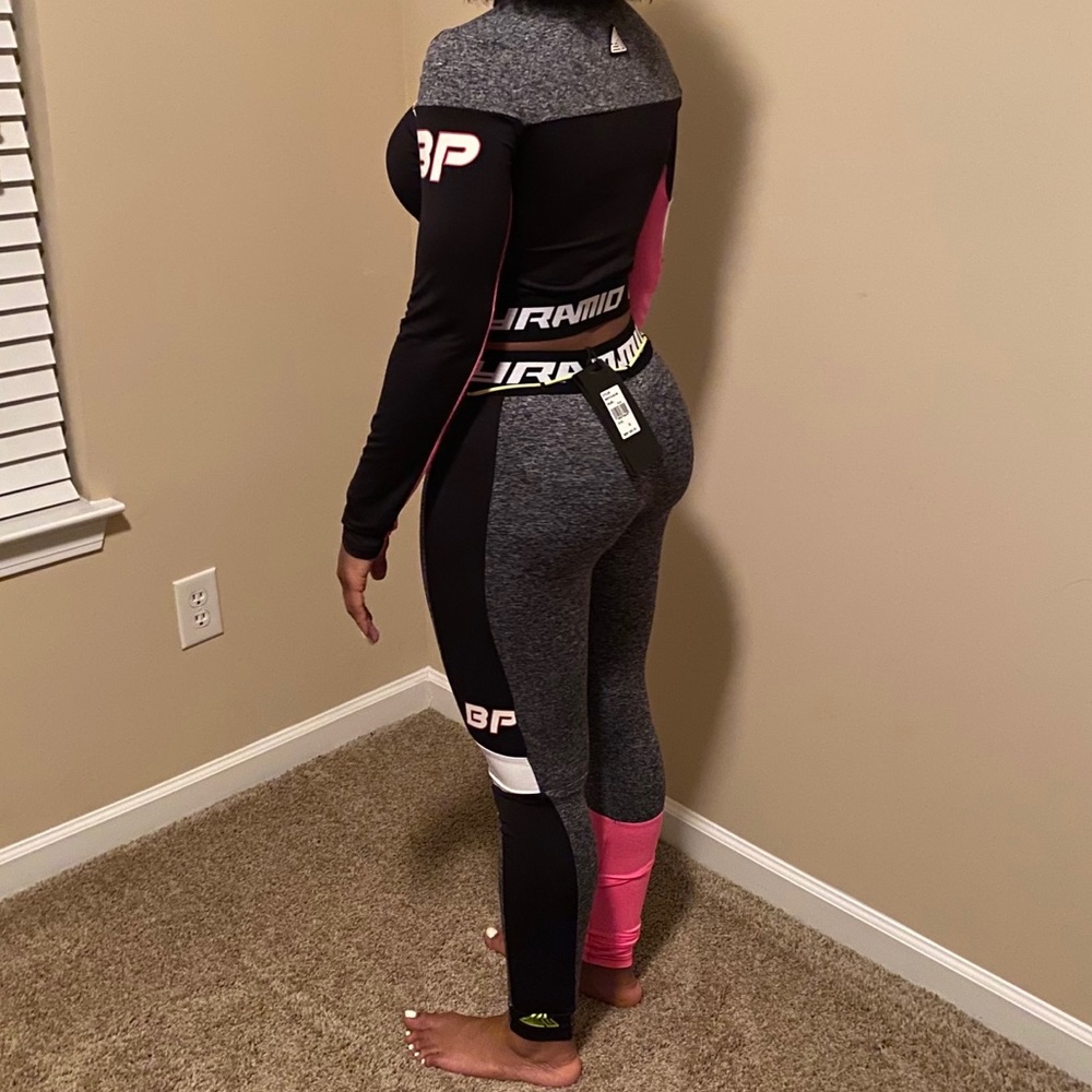 Black pyramid athletic set
